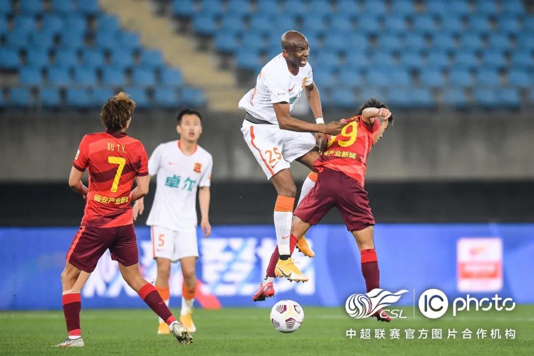 مباراةاليومالزمالكونهضةبركانمواجهةناريةفيالبطولةالأفريقية